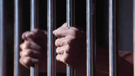 ವಕೀಲರಿಗೆ ಅವಾಚ್ಯ ಶಬ್ದಗಳಿಂದ ನಿಂದಿಸಿದ್ದ ಪೊಲೀಸ್ ಅಧಿಕಾರಿಗೆ 2 ತಿಂಗಳು ಜೈಲು..! ಹೈಕೋರ್ಟ್ ಮಹತ್ವದ ತೀರ್ಪು