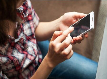 ವೈದ್ಯಕೀಯ ವಿದ್ಯಾರ್ಥಿನಿಯ ಮೊಬೈಲ್ ಹ್ಯಾಕ್ ಮಾಡಿ 3 ಲಕ್ಷ ಎಗರಿಸಿದ ಸೈಬರ್ ಖದೀಮರು