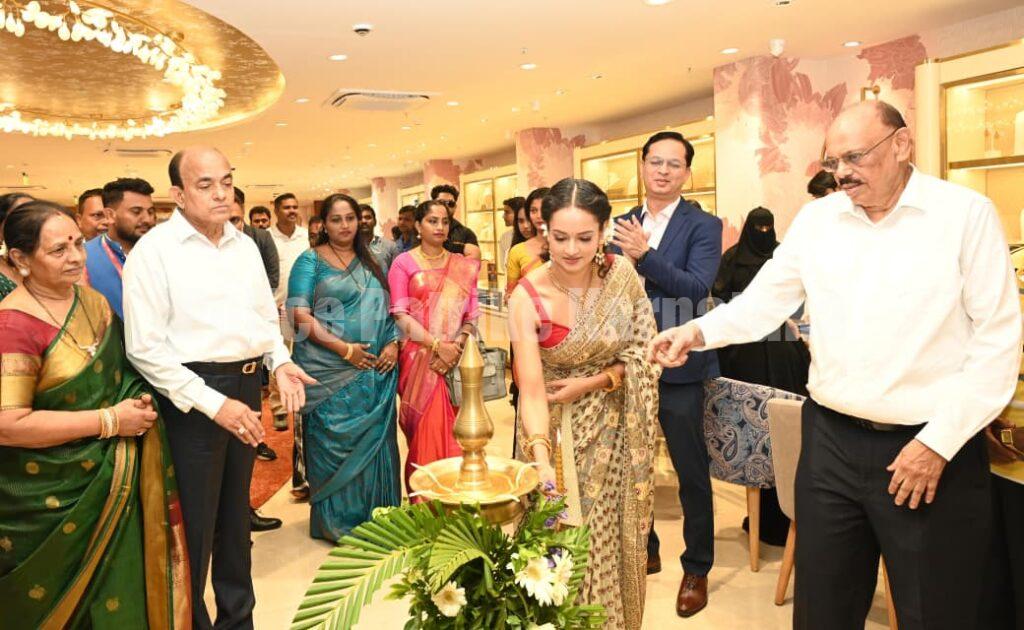 ಮಂಗಳೂರು ಮಳಿಗೆಯ ಭವ್ಯ ಉದ್ಘಾಟನೆ ಮಾಡಿದ ಆದಿತ್ಯ ಬಿರ್ಲಾ ಜ್ಯುವೆಲ್ಲರಿ ಇಂದ್ರಿಯಾ, ಕರ್ನಾಟಕದಲ್ಲಿ ಮೂರನೇ ಮಳಿಗೆಯ ಸಂಭ್ರಮ