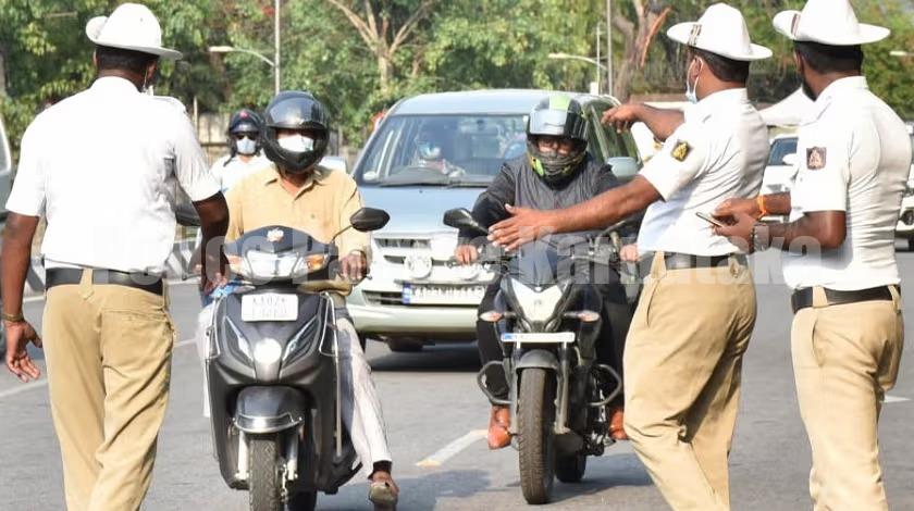 ರಾಜ್ಯದಲ್ಲಿ ಸಾರ್ವಜನಿಕರ ವಾಹನ ತಪಾಸಣೆ ವೇಳೆ ದುರ್ನಡತೆ ತೋರುವ ಪೊಲೀಸರಿಗೆ ಖಡಕ್ ಸೂಚನೆ.!