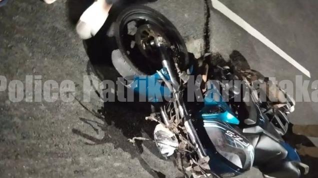 ಬೈಕ್ ಸೇತುವೆಗೆ ಡಿಕ್ಕಿ ಹೊಡೆದು ಸವಾರ ಮೃತ್ಯು.!!