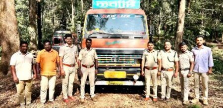 ಕಡಬ: ಅಕ್ರಮ ಮರದ ದಿಮ್ಮಿ ಸಾಗಾಟ ವೇಳೆ ಅರಣ್ಯಾಧಿಕಾರಿಗಳ ದಾಳಿ..!