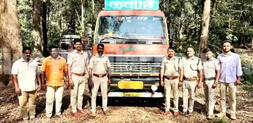 ಕಡಬ: ಅಕ್ರಮ ಮರದ ದಿಮ್ಮಿ ಸಾಗಾಟ ವೇಳೆ ಅರಣ್ಯಾಧಿಕಾರಿಗಳ ದಾಳಿ..!