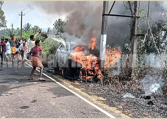 ಪುತ್ತೂರು : ವಿದ್ಯುತ್ ಕಂಬದ ಬಳಿ ನಿಲ್ಲಿಸಿದ್ದ ಕಾರು ಬೆಂಕಿಗಾಹುತಿ..!!