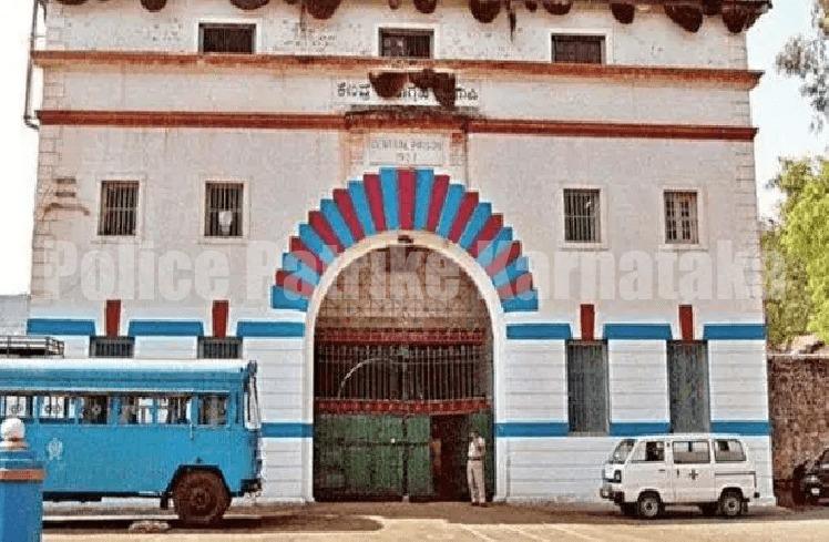 ಜೈಲಿನಲ್ಲಿ ಹೊಡೆದಾಡಿಕೊಂಡ ಕೈದಿಗಳು: ಕಲ್ಲಿನಿಂದ ಜಜ್ಜಿ ಗಾಯ