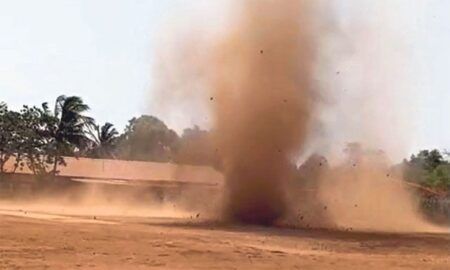 ಜನರಲ್ಲಿ ಆತಂಕ ಮೂಡಿಸಿದ ಸುಳಿ ಗಾಳಿ