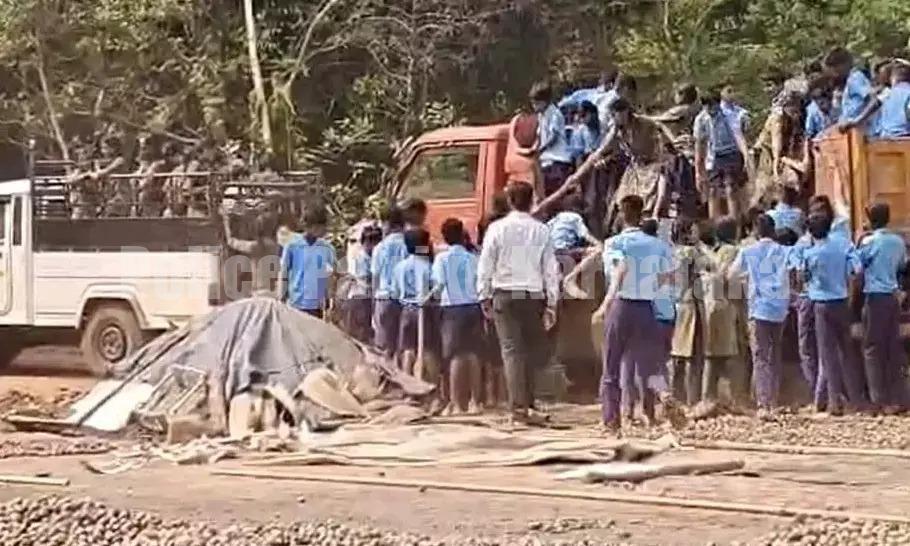 ಬೆಳ್ತಂಗಡಿ: ವಿದ್ಯಾರ್ಥಿಗಳನ್ನು ಟಿಪ್ಪರ್, ಪಿಕಪ್ನಲ್ಲಿ ಅಧ್ಯಯನಕ್ಕೆ ಕರೆದೊಯ್ದ ಮುಖ್ಯ ಶಿಕ್ಷಕ ಅಮಾನತು