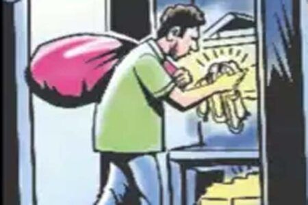 ಹಾಡುಹಗಲೇ ಮನೆಗೆ ನುಗ್ಗಿ 10 ಲಕ್ಷ ರೂ. ದೋಚಿದ ಖದೀಮರು