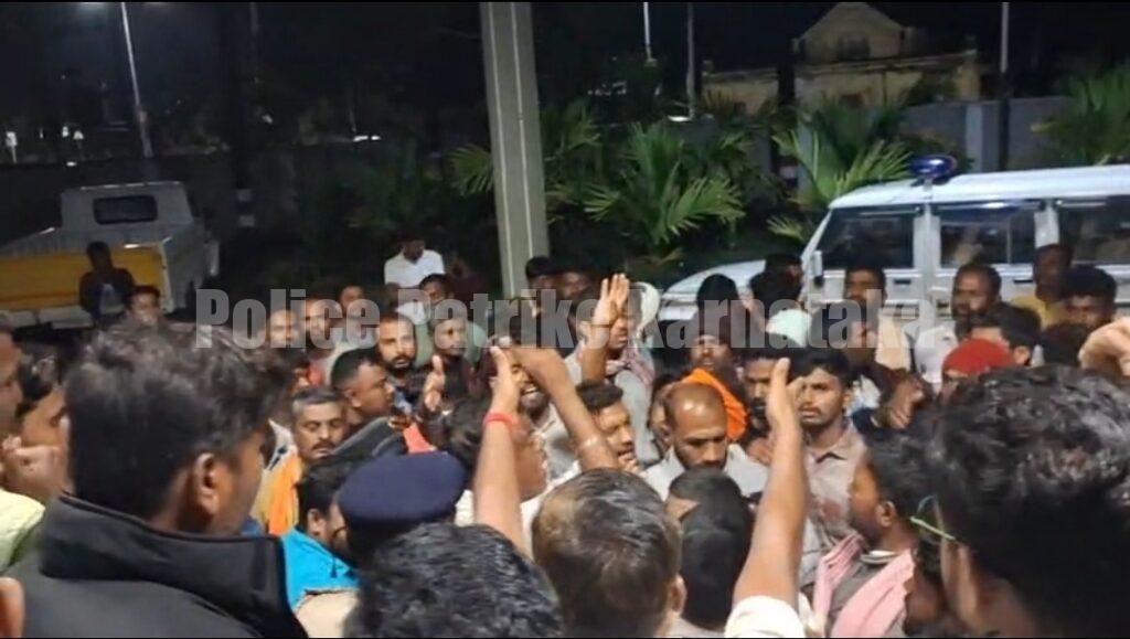 ಪೊಲೀಸ್ ಕಸ್ಟಡಿಯಲ್ಲಿದ್ದ ವ್ಯಕ್ತಿ ಸಾ*ವು: ಲಾಕಪ್ ಡೆತ್ ಆರೋಪ, ಗ್ರಾಮಸ್ಥರಿಂದ ಪ್ರತಿಭಟನೆ