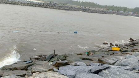 ಕಾಪು : ತಮಿಳುನಾಡು ಮೂಲದ ದೋಣಿ ಡಿಕ್ಕಿ-ಸ್ಥಳೀಯ ನಾಡದೋಣಿ ಮೀನುಗಾರ ನಾಪತ್ತೆ