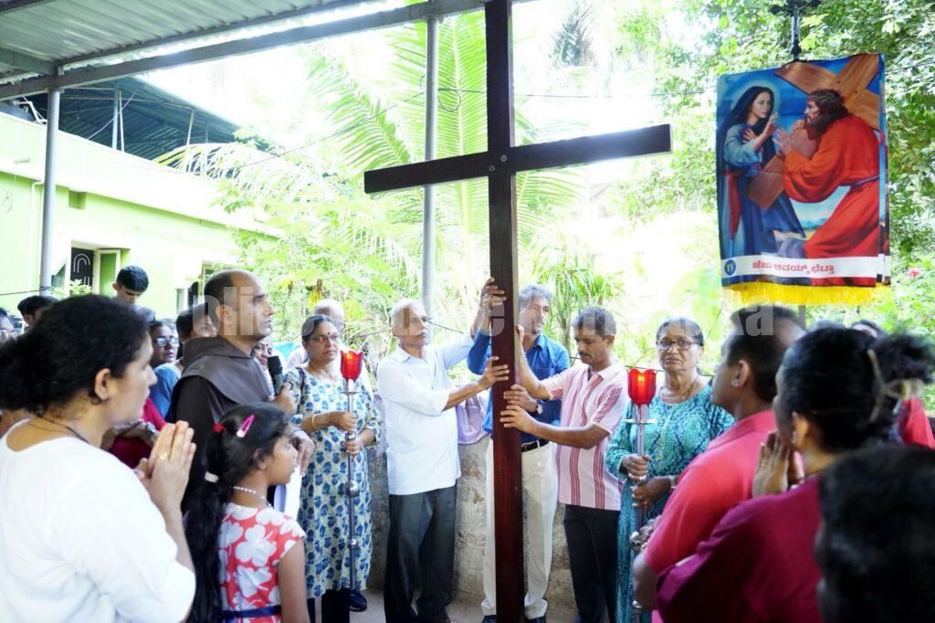 ಕಾರ್ಮೆಲ್ ಗುಡ್ಡದಿಂದ ಪವಿತ್ರ ಬೆಟ್ಟದವರೆಗೆ: ಒಂದು ಭವ್ಯ ಆಧ್ಯಾತ್ಮಿಕ ಪಯಣ