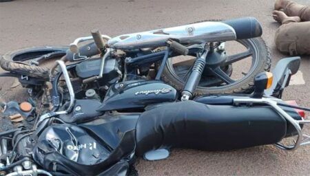 ಮಂಗಳೂರು: ಬೈಕ್ಗೆ ಲಾರಿ ಡಿಕ್ಕಿ – ಸವಾರ ಗಂಭೀರ ಗಾಯ