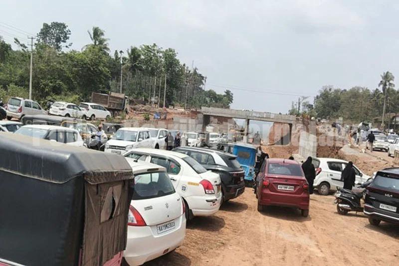 ಮಂಗಳೂರು: ಮದುವೆ ಕಾರ್ಯಕ್ರಮದಿಂದ ಟ್ರಾಫಿಕ್ ಜಾಮ್! ಹಾಲ್ ಮಾಲೀಕರು ಮತ್ತು ಆಯೋಜಕರ ವಿರುದ್ಧ ಪ್ರಕರಣ ದಾಖಲು