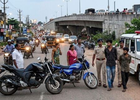 ಮಂಗಳೂರು : ಸಂಚಾರಕ್ಕೆ ಅಡ್ಡಿ ಆರೋಪ – ಇಬ್ಬರ ವಿರುದ್ಧ ಪ್ರಕರಣ ದಾಖಲು