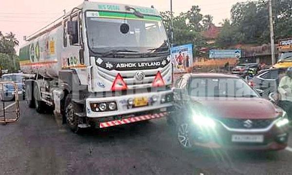 ಮುಲ್ಕಿ ಹಳೆಯಂಗಡಿಯಲ್ಲಿ ಎರಡು ಅಪಘಾತ: ಹೆದ್ದಾರಿಯಲ್ಲಿ ಅರ್ಧ ಗಂಟೆಗೂ ಹೆಚ್ಚು ಟ್ರಾಫಿಕ್ ಜಾಮ್