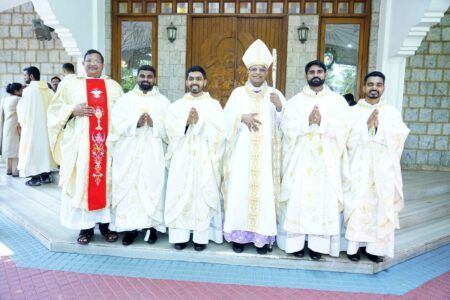 ಬಿಕರ್ನಕಟ್ಟೆಯ ಬಾಲ ಯೇಸುವಿನ ಪುಣ್ಯಕ್ಷೇತ್ರದಲ್ಲಿ ನಾಲ್ಕು ಮಂದಿ ಕಾರ್ಮೆಲೈಟ್ ಗುರುಗಳಿಗೆ ಪವಿತ್ರ ಗುರುದೀಕ್ಷೆ
