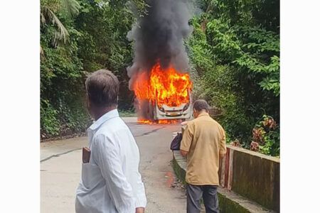 ಹುಲಿಕಲ್ ಘಾಟ್ನಲ್ಲಿ ಖಾಸಗಿ ಬಸ್ಗೆ ಬೆಂಕಿ; 17 ಪ್ರಯಾಣಿಕರು ಕೂದಲೆಳೆ ಅಂತರದಲ್ಲಿ ಪಾರು