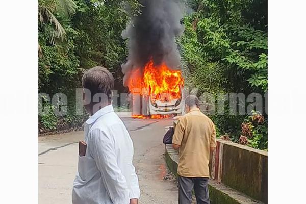 ಹುಲಿಕಲ್ ಘಾಟ್ನಲ್ಲಿ ಖಾಸಗಿ ಬಸ್ಗೆ ಬೆಂಕಿ; 17 ಪ್ರಯಾಣಿಕರು ಕೂದಲೆಳೆ ಅಂತರದಲ್ಲಿ ಪಾರು