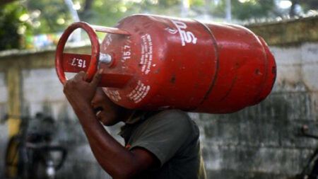 LPG ಸಿಲಿಂಡರ್ ಬೆಲೆ ಮತ್ತೆ ಏರಿಕೆ! ಇಂದಿನಿಂದಲೇ ಹೊಸ ದರ ಜಾರಿ