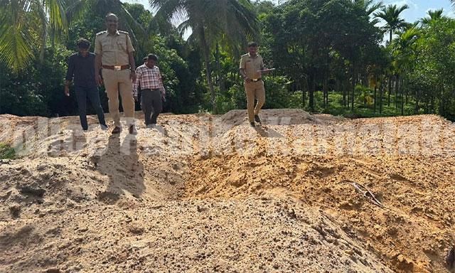 ಫಲ್ಗುಣಿ ನದಿಗೆ ಕನ್ನ: ಅಕ್ರಮವಾಗಿ ಸಂಗ್ರಹಿಸಿದ್ದ 127 ಲೋಡ್ ಮರಳು ಸೀಜ್