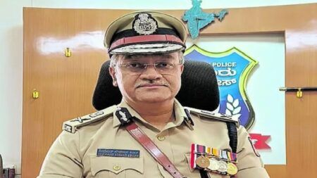 ಪೊಲೀಸ್ ಇಲಾಖೆಯಲ್ಲಿ ಯಾವುದೇ ಹಂತದ ಅಧಿಕಾರಿ ಅಥವಾ ಸಿಬ್ಬಂದಿ ಅಶಿಸ್ತು ಮತ್ತು ಬೇಜವಾಬ್ದಾರಿತನ ತೋರಿದರೆ ಮುಲಾಜಿಲ್ಲದೆ ಸೇವೆಯಿಂದ ವಜಾ