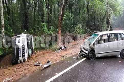 ಬೆಳ್ತಂಗಡಿ: ಎರಡು ಕಾರುಗಳ ನಡುವೆ ಮುಖಾಮುಖಿ ಡಿಕ್ಕಿ..!! ಆರು ಮಂದಿ ಪಾರು