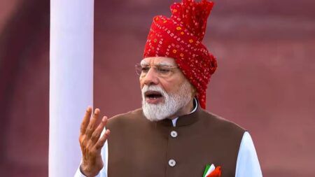 ‘ದೇಶವನ್ನು ಹೆದರಿಸಲು ಯತ್ನಿಸಿದವರಿಗೆ ಸೂಕ್ತ ಉತ್ತರ ಸಿಕ್ಕಿದೆ’:ವದಂತಿ ಹರಡುವವರ ವಿರುದ್ಧ ಕೆಂಪುಕೋಟೆಯಲ್ಲಿ ಮೋದಿ ವಾಗ್ದಾಳಿ
