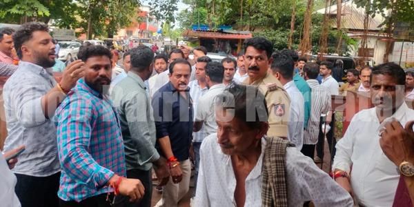 ಪುತ್ತೂರು ಪ್ರೆಸ್ ಕ್ಲಬ್ ಎದುರು ಗಲಾಟೆ: ಪ್ರವೀಣ್ ಆಚಾರ್ಯ, ರವೂಫ್, ಹಕೀಂ ಈ ಮೂವರ ವಿರುದ್ಧ ಪ್ರಕರಣ ದಾಖಲು