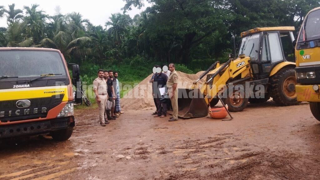 ಬಂಟ್ವಾಳ: ಅಕ್ರಮ ಮರಳುಗಾರಿಕೆ ಮೇಲೆ ಪೊಲೀಸರ ದಾಳಿ; ₹25.24 ಲಕ್ಷ ಮೌಲ್ಯದ ವಾಹನ, ಮರಳು ವಶ