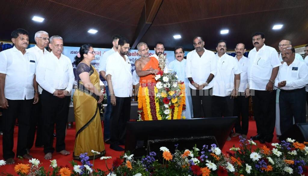 ಮಂಗಳೂರು : ಗುಣಮುಖರಾಗಿ ಮರಳಿದ ಡಾ. ಎಂ.ಎನ್. ರಾಜೇಂದ್ರ ಕುಮಾರ್ಗೆ ಅದ್ದೂರಿ ಸ್ವಾಗತ – ಸಮಾಜಸೇವೆಗೆ ₹2 ಕೋಟಿ ಮೀಸಲು ಘೋಷಣೆ.